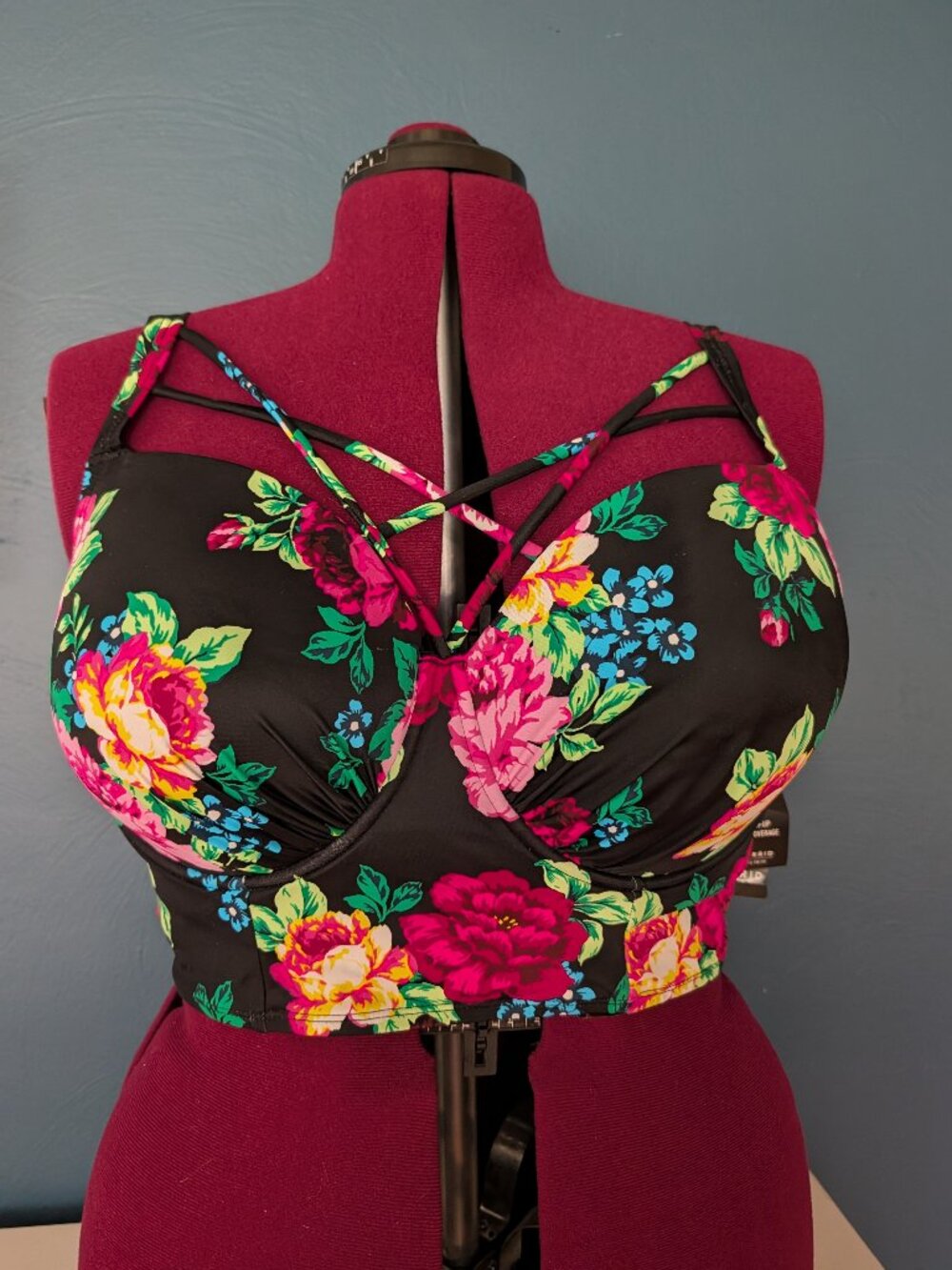 Torrid underwire bikini top. Beautiful floral print. Size 3 DD/F